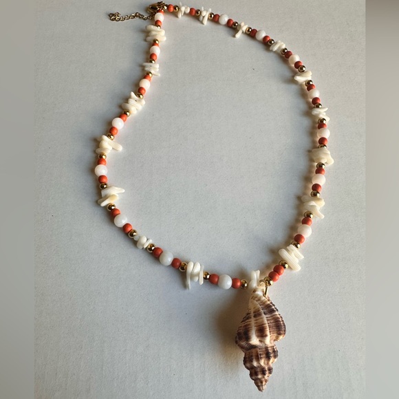 Ocean Muse Shell Necklace - Picture 4 of 8